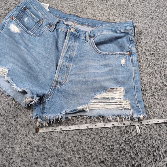 Levi's 501 Shorts Women 32 Blue Normcore Distressed Bikercore Raw Hem Med Wash - Picture 8 of 9
